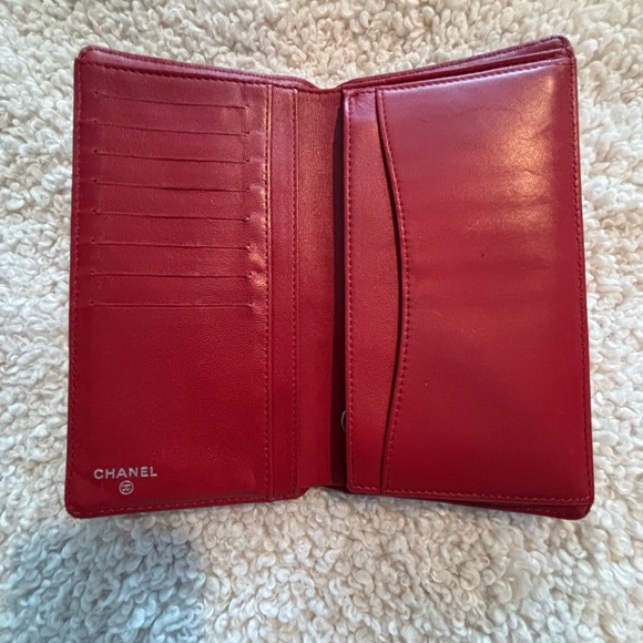CHANEL Quilted Red Wallet - Picture 2 of 16